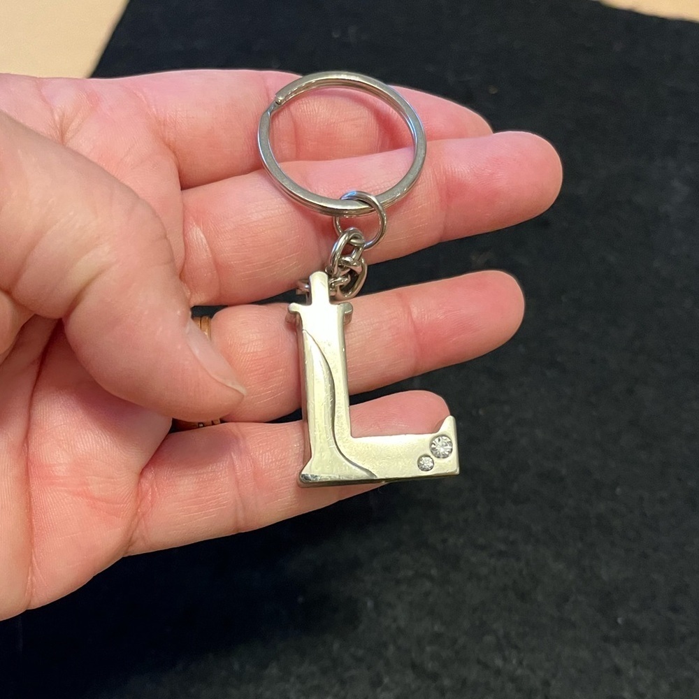 Silver Initial 'L' Keychain - Picture 10 of 11